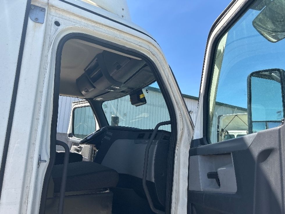 Day Cab Tractor-Heavy Duty Tractors-Freightliner-2021-T11664ST-Akron-OH-457,164\n\t\tmiles-$ 54,250 - Image 12