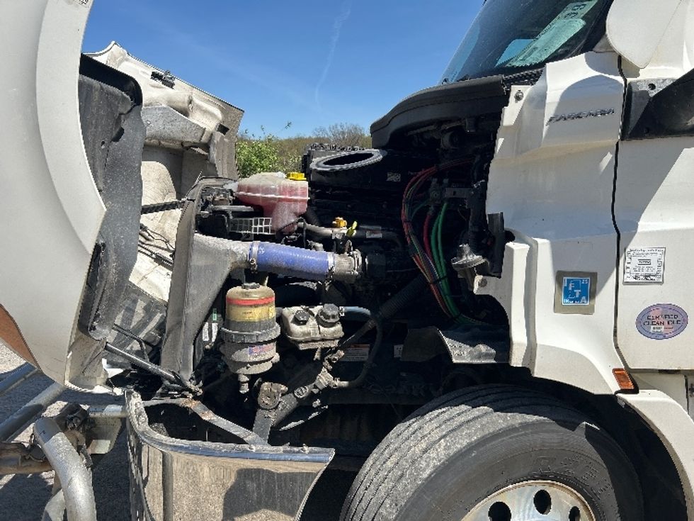 Day Cab Tractor-Heavy Duty Tractors-Freightliner-2021-T11664ST-Akron-OH-457,164\n\t\tmiles-$ 54,250 - Image 16