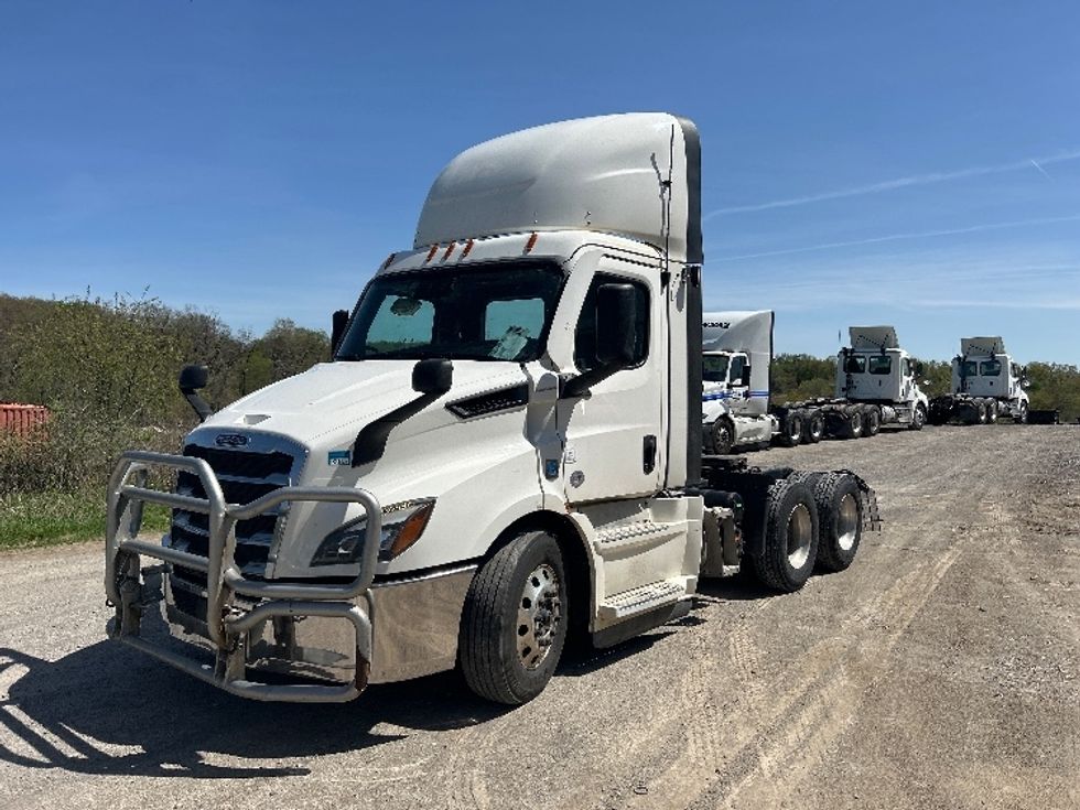 Day Cab Tractor-Heavy Duty Tractors-Freightliner-2021-T11664ST-Akron-OH-457,164\n\t\tmiles-$ 54,250 - Image 3