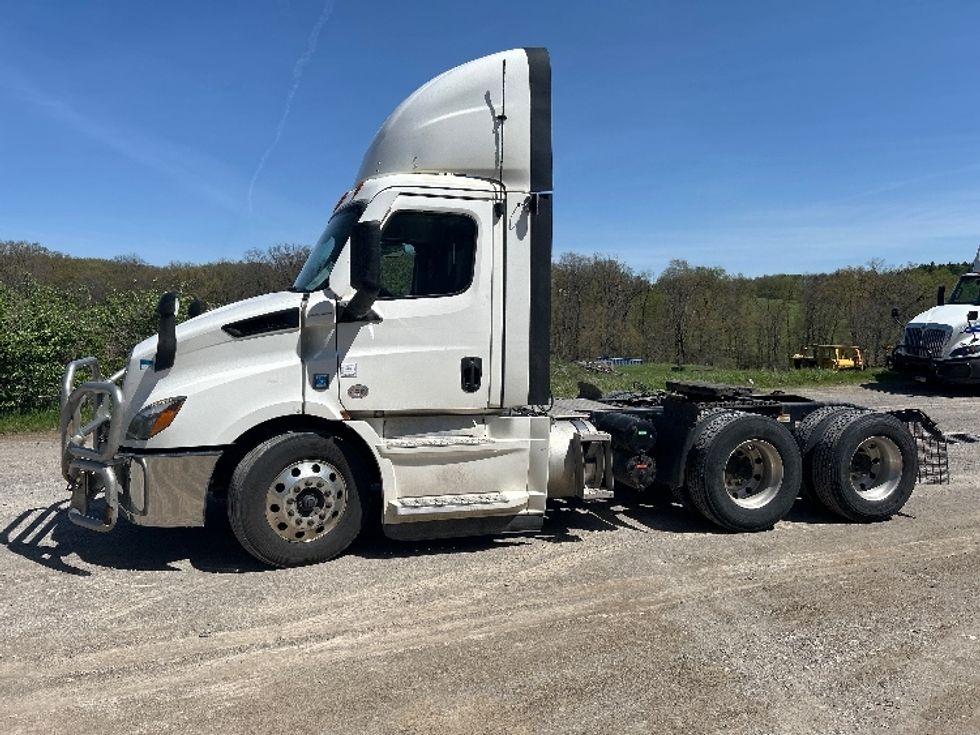 Day Cab Tractor-Heavy Duty Tractors-Freightliner-2021-T11664ST-Akron-OH-457,164\n\t\tmiles-$ 54,250 - Image 4