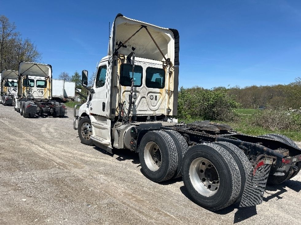 Day Cab Tractor-Heavy Duty Tractors-Freightliner-2021-T11664ST-Akron-OH-457,164\n\t\tmiles-$ 54,250 - Image 5