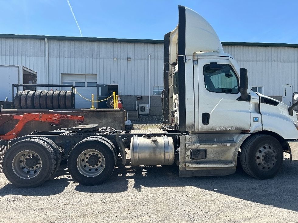 Day Cab Tractor-Heavy Duty Tractors-Freightliner-2021-T11664ST-Akron-OH-457,164\n\t\tmiles-$ 54,250 - Image 8
