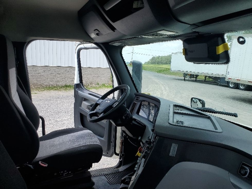 Day Cab Tractor-Heavy Duty Tractors-Freightliner-2021-T11664ST-Akron-OH-487,121\n\t\tmiles-$ 51,250 - Image 14