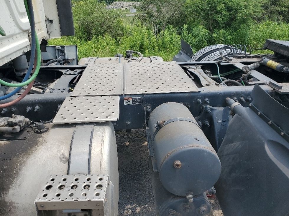 Day Cab Tractor-Heavy Duty Tractors-Freightliner-2021-T11664ST-Akron-OH-487,121\n\t\tmiles-$ 51,250 - Image 17