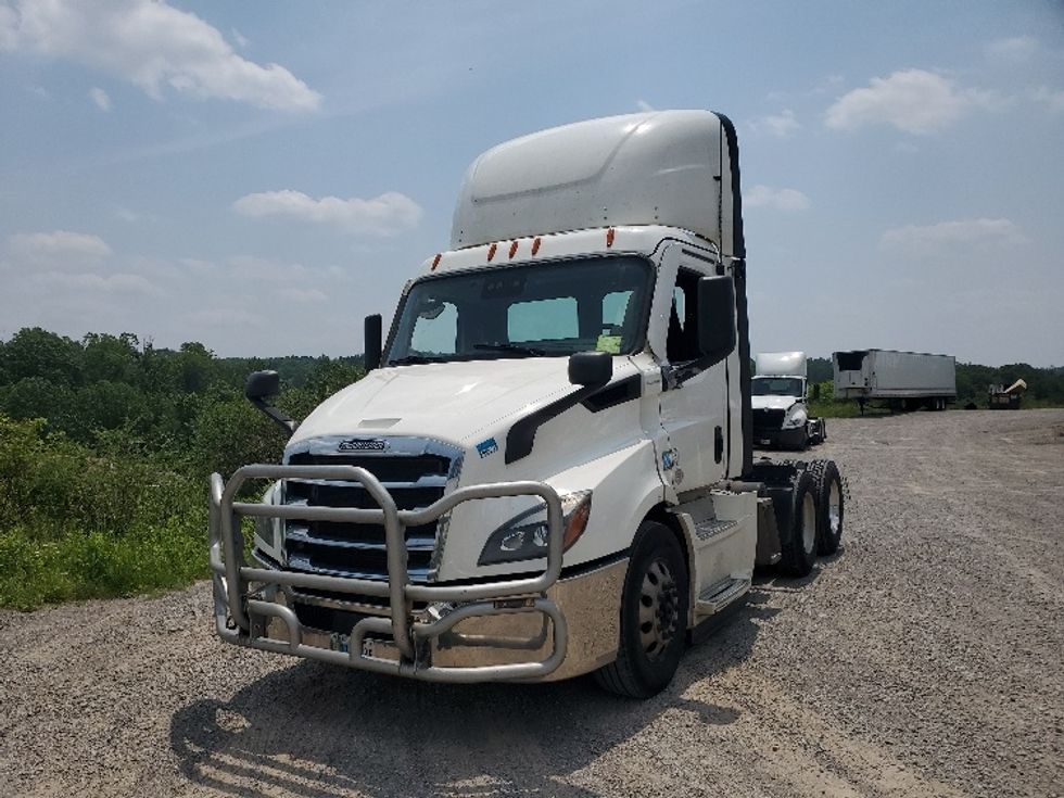 Day Cab Tractor-Heavy Duty Tractors-Freightliner-2021-T11664ST-Akron-OH-487,121\n\t\tmiles-$ 51,250 - Image 3