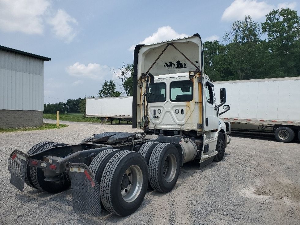 Day Cab Tractor-Heavy Duty Tractors-Freightliner-2021-T11664ST-Akron-OH-487,121\n\t\tmiles-$ 51,250 - Image 7
