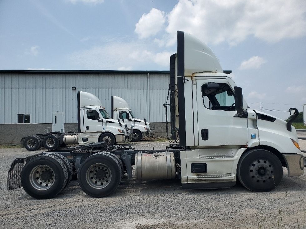 Day Cab Tractor-Heavy Duty Tractors-Freightliner-2021-T11664ST-Akron-OH-487,121\n\t\tmiles-$ 51,250 - Image 8