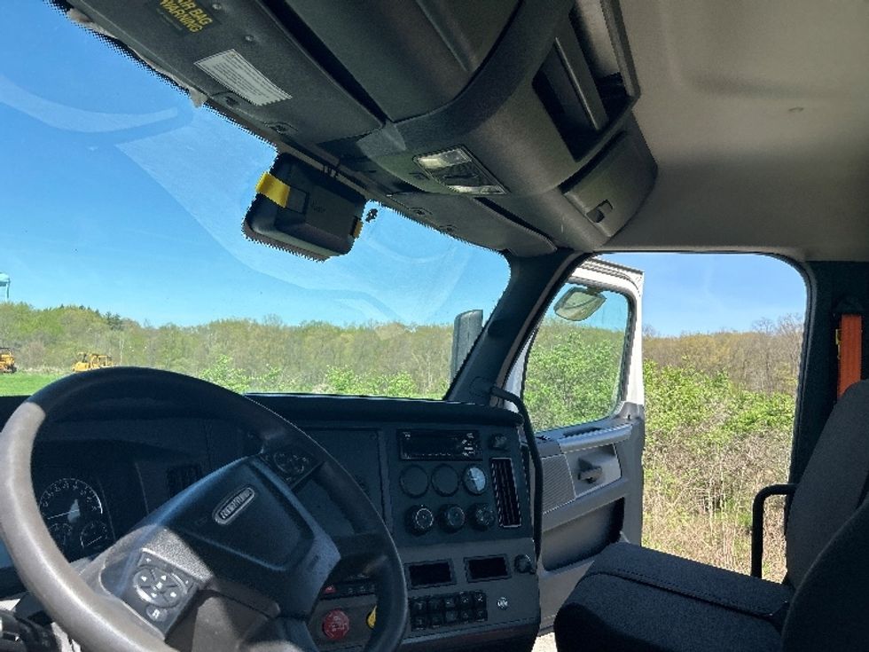 Day Cab Tractor-Heavy Duty Tractors-Freightliner-2021-T11664ST-Akron-OH-511,732\n\t\tmiles-$ 48,750 - Image 10