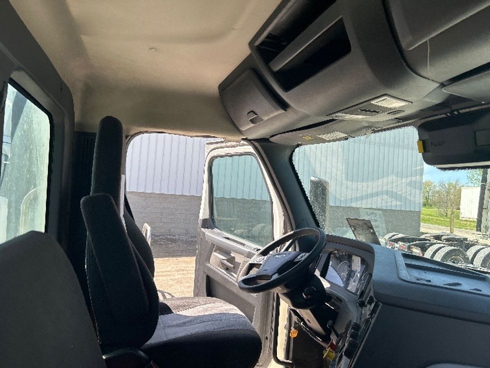 Day Cab Tractor-Heavy Duty Tractors-Freightliner-2021-T11664ST-Akron-OH-511,732\n\t\tmiles-$ 48,750 - Image 14