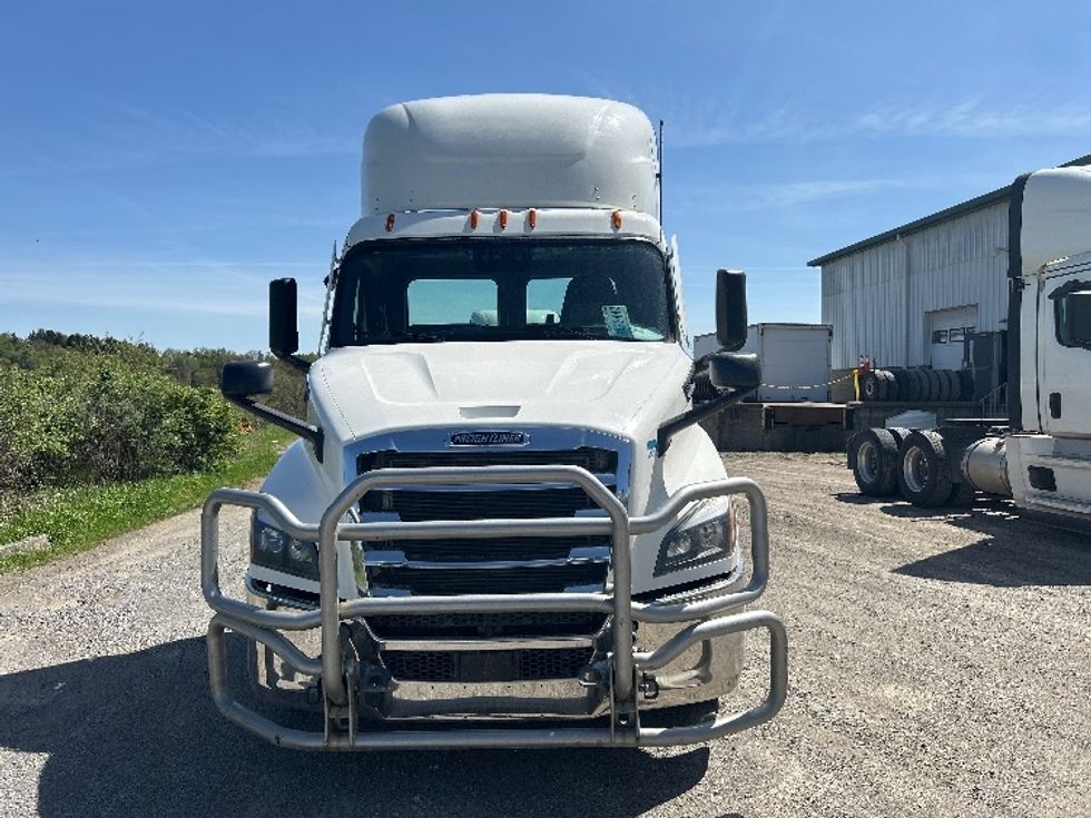 Day Cab Tractor-Heavy Duty Tractors-Freightliner-2021-T11664ST-Akron-OH-511,732\n\t\tmiles-$ 48,750 - Image 2