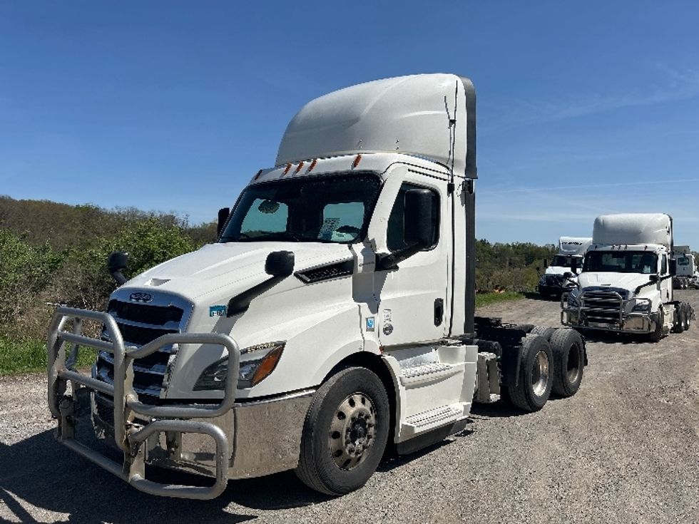Day Cab Tractor-Heavy Duty Tractors-Freightliner-2021-T11664ST-Akron-OH-511,732\n\t\tmiles-$ 48,750 - Image 3