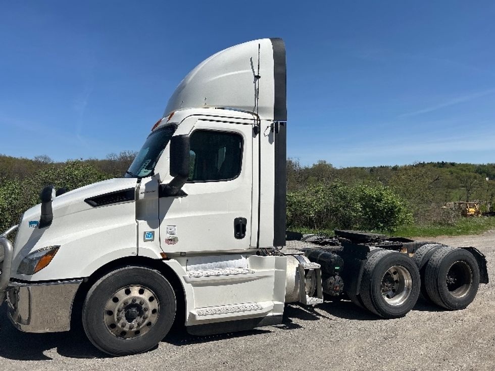 Day Cab Tractor-Heavy Duty Tractors-Freightliner-2021-T11664ST-Akron-OH-511,732\n\t\tmiles-$ 48,750 - Image 4