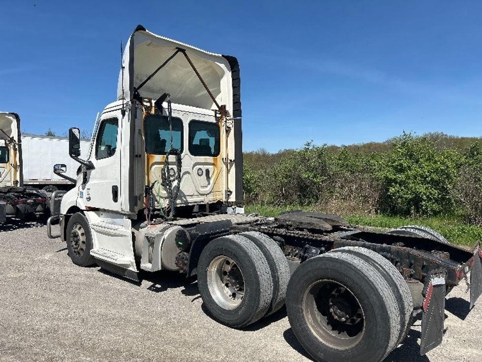 Day Cab Tractor-Heavy Duty Tractors-Freightliner-2021-T11664ST-Akron-OH-511,732\n\t\tmiles-$ 48,750 - Image 5