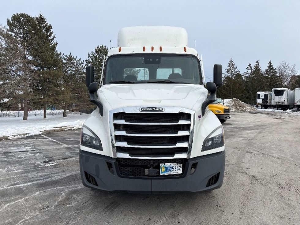 Day Cab Tractor-Heavy Duty Tractors-Freightliner-2021-T11664ST-Albany-NY-331,156\n\t\tmiles-$ 44,500 - Image 2