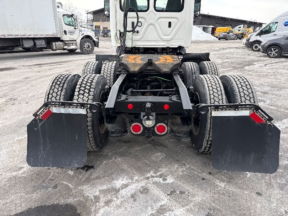 Day Cab Tractor-Heavy Duty Tractors-Freightliner-2021-T11664ST-Albany-NY-331,156\n\t\tmiles-$ 44,500 - Image 4