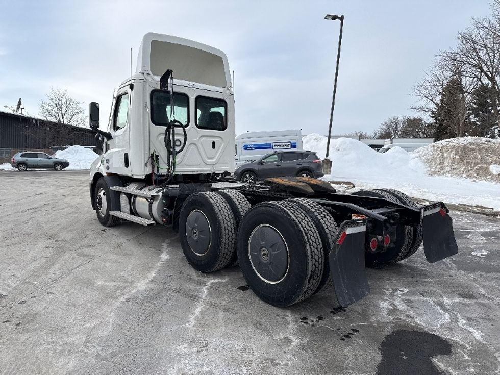 Day Cab Tractor-Heavy Duty Tractors-Freightliner-2021-T11664ST-Albany-NY-331,156\n\t\tmiles-$ 44,500 - Image 7