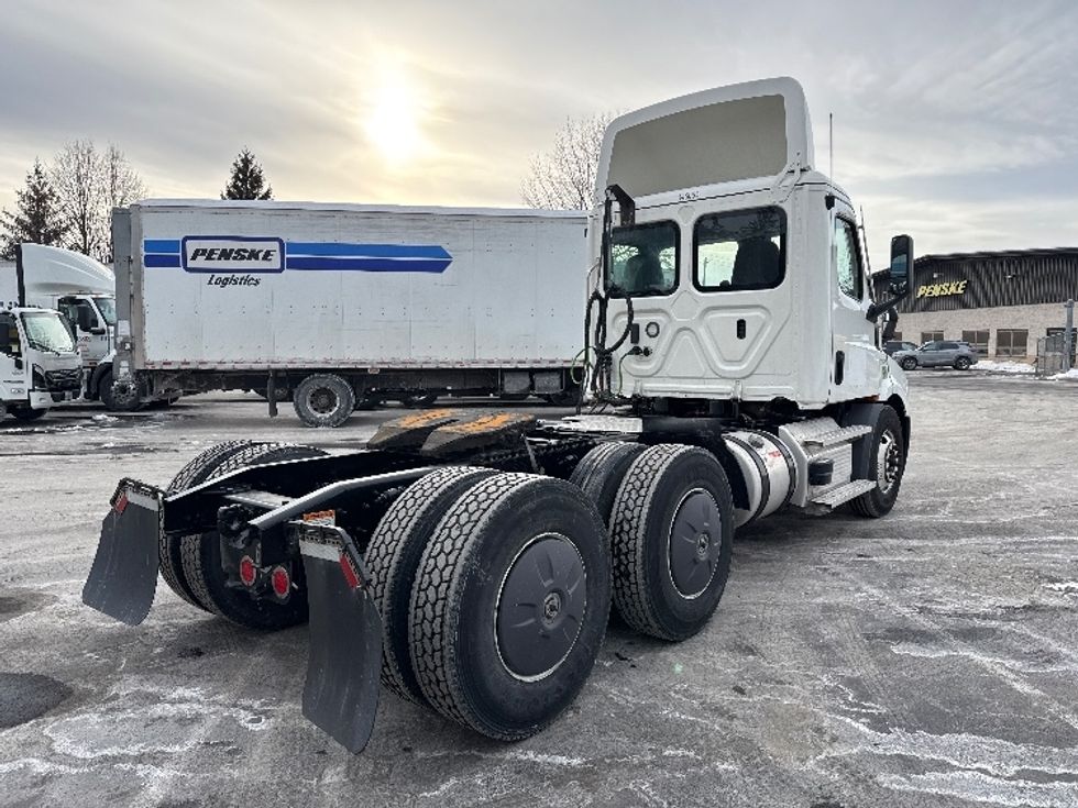 Day Cab Tractor-Heavy Duty Tractors-Freightliner-2021-T11664ST-Albany-NY-331,156\n\t\tmiles-$ 44,500 - Image 8