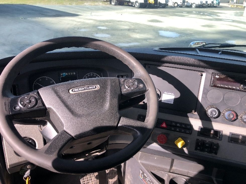 Day Cab Tractor-Heavy Duty Tractors-Freightliner-2021-T11664ST-Albany-NY-390,263\n\t\tmiles-$ 50,250 - Image 11