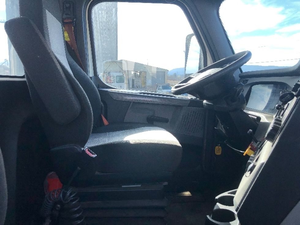 Day Cab Tractor-Heavy Duty Tractors-Freightliner-2021-T11664ST-Albany-NY-390,263\n\t\tmiles-$ 50,250 - Image 14