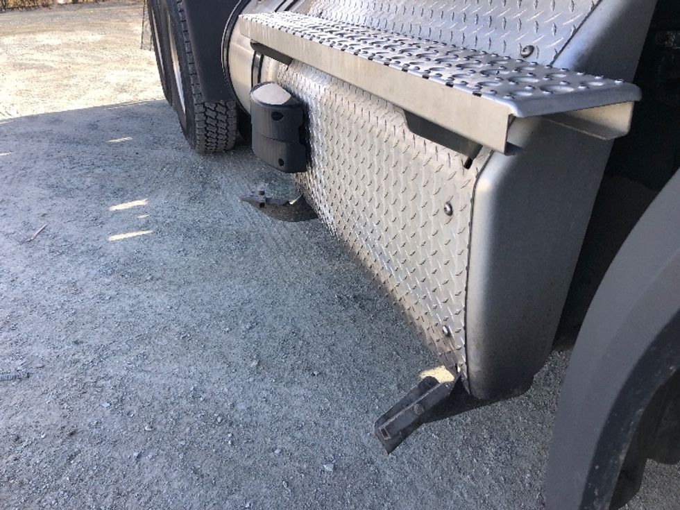 Day Cab Tractor-Heavy Duty Tractors-Freightliner-2021-T11664ST-Albany-NY-390,263\n\t\tmiles-$ 50,250 - Image 17