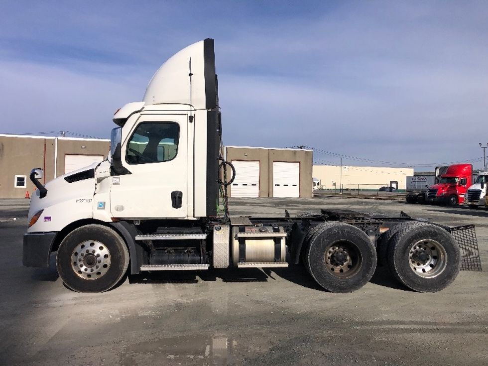 Day Cab Tractor-Heavy Duty Tractors-Freightliner-2021-T11664ST-Albany-NY-390,263\n\t\tmiles-$ 50,250 - Image 4