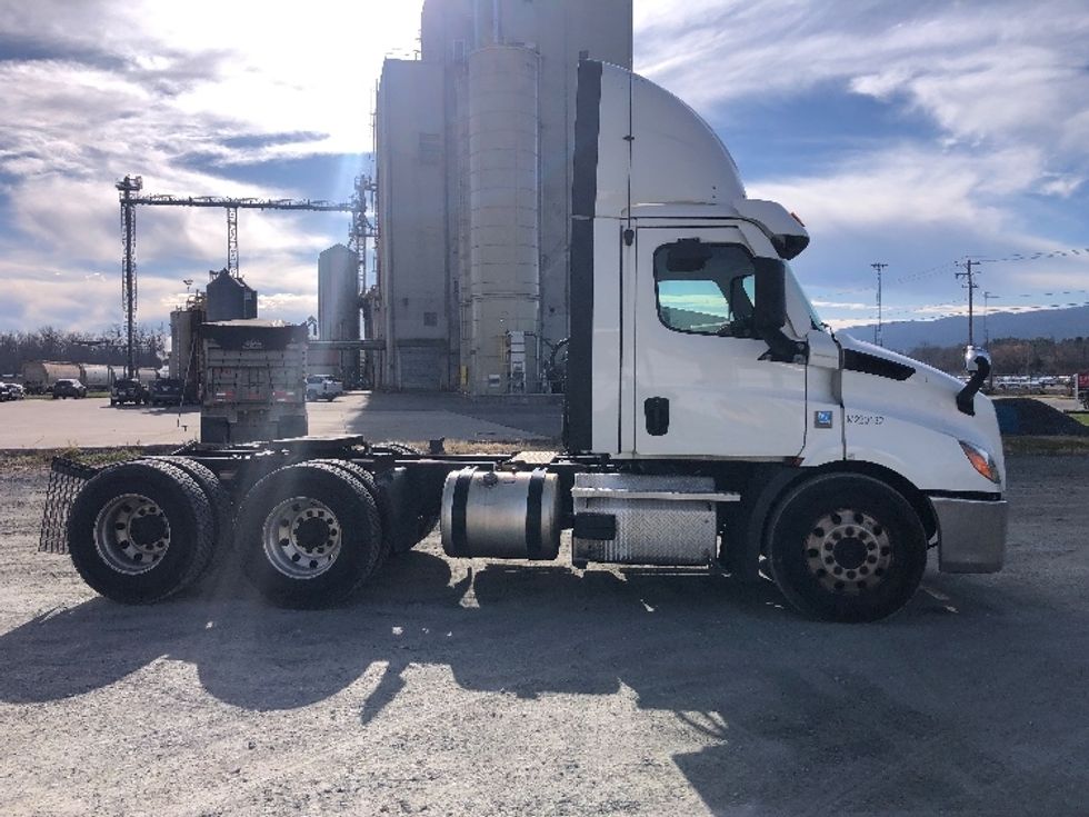 Day Cab Tractor-Heavy Duty Tractors-Freightliner-2021-T11664ST-Albany-NY-390,263\n\t\tmiles-$ 50,250 - Image 8