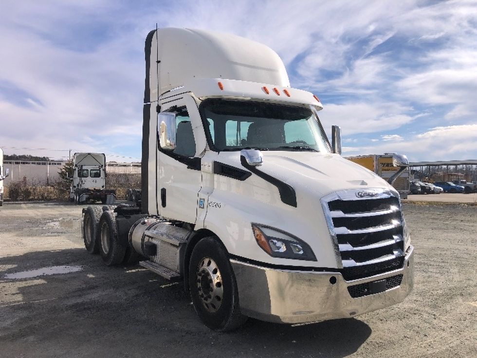 Day Cab Tractor-Heavy Duty Tractors-Freightliner-2021-T11664ST-Albany-NY-488,230\n\t\tmiles-$ 41,750 - Image 1