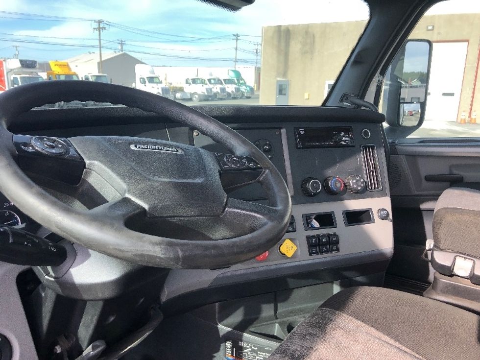 Day Cab Tractor-Heavy Duty Tractors-Freightliner-2021-T11664ST-Albany-NY-488,230\n\t\tmiles-$ 41,750 - Image 10