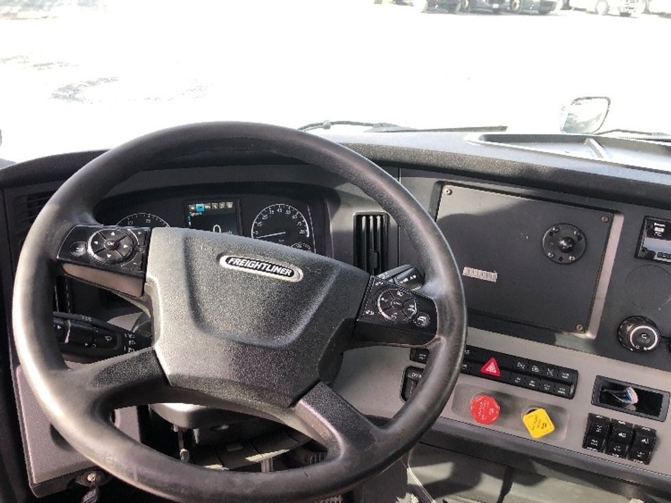 Day Cab Tractor-Heavy Duty Tractors-Freightliner-2021-T11664ST-Albany-NY-488,230\n\t\tmiles-$ 41,750 - Image 11