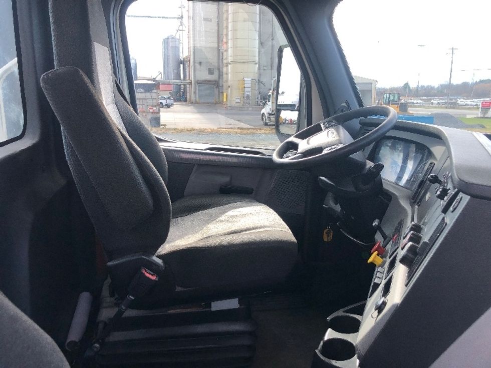 Day Cab Tractor-Heavy Duty Tractors-Freightliner-2021-T11664ST-Albany-NY-488,230\n\t\tmiles-$ 41,750 - Image 14