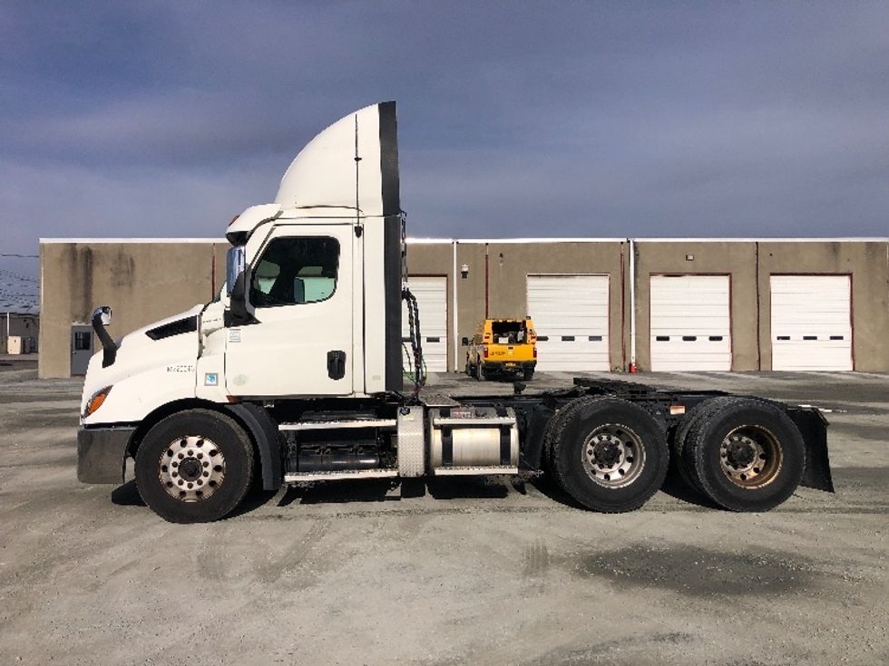 Day Cab Tractor-Heavy Duty Tractors-Freightliner-2021-T11664ST-Albany-NY-488,230\n\t\tmiles-$ 41,750 - Image 4
