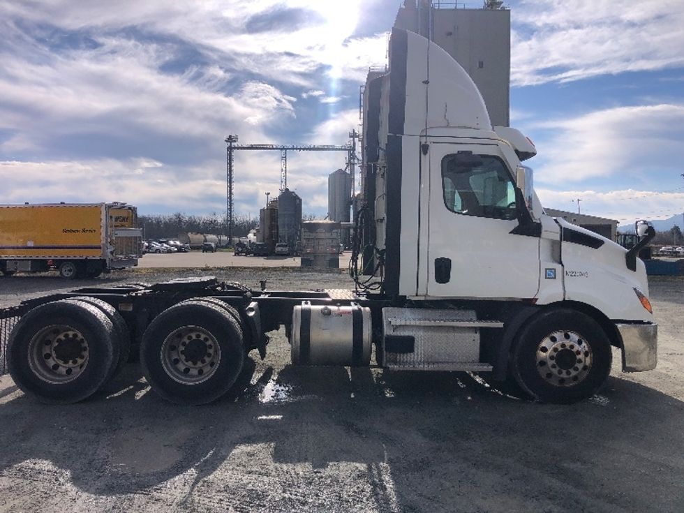 Day Cab Tractor-Heavy Duty Tractors-Freightliner-2021-T11664ST-Albany-NY-488,230\n\t\tmiles-$ 41,750 - Image 8