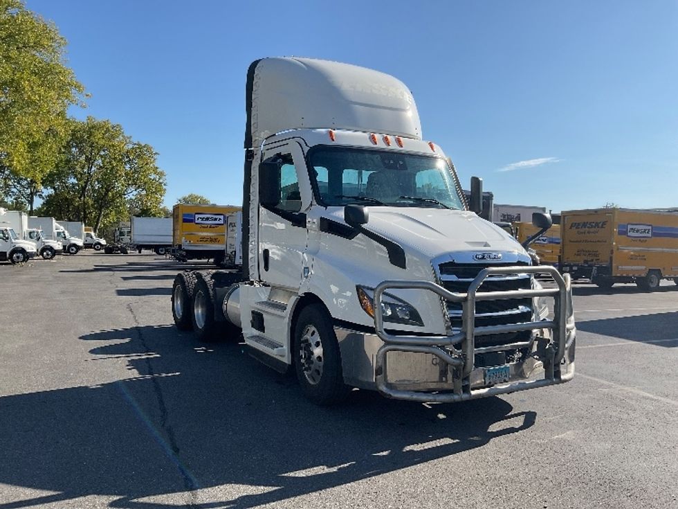 Day Cab Tractor-Heavy Duty Tractors-Freightliner-2021-T11664ST-Albany-NY-542,748\n\t\tmiles-$ 37,000 - Image 1