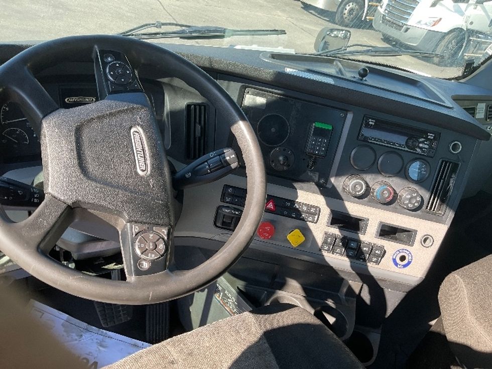 Day Cab Tractor-Heavy Duty Tractors-Freightliner-2021-T11664ST-Albany-NY-542,748\n\t\tmiles-$ 37,000 - Image 11