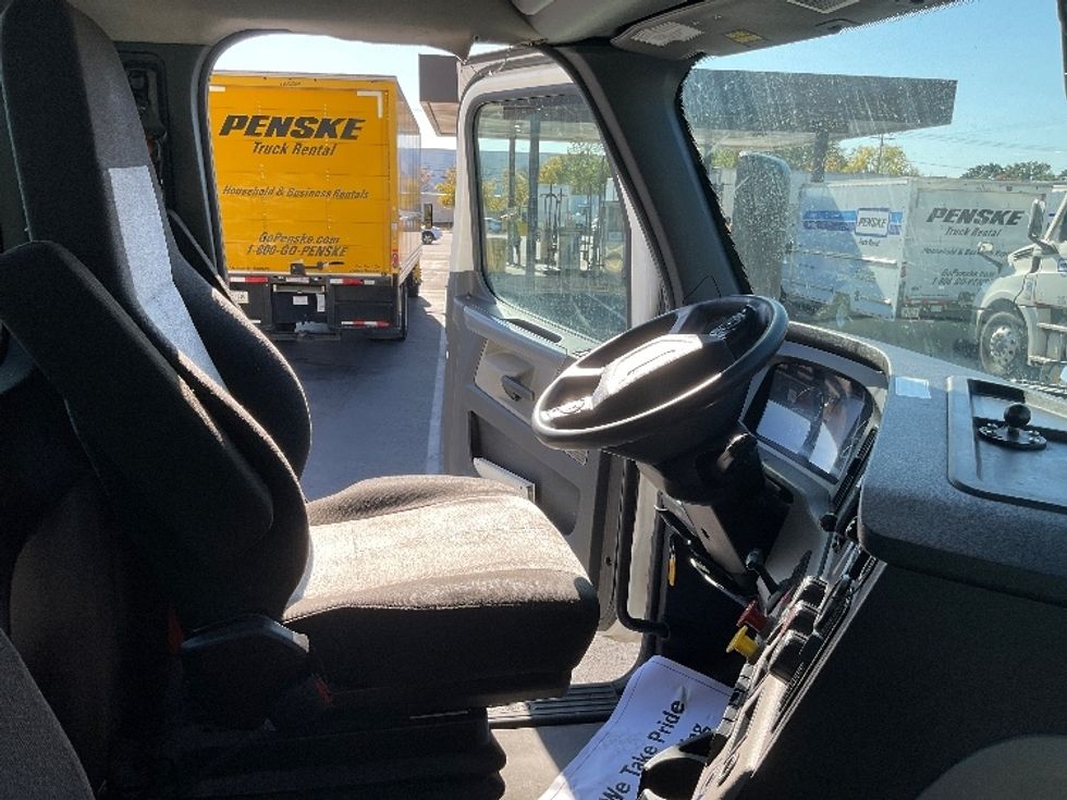 Day Cab Tractor-Heavy Duty Tractors-Freightliner-2021-T11664ST-Albany-NY-542,748\n\t\tmiles-$ 37,000 - Image 14