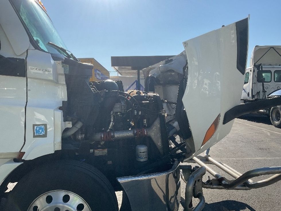 Day Cab Tractor-Heavy Duty Tractors-Freightliner-2021-T11664ST-Albany-NY-542,748\n\t\tmiles-$ 37,000 - Image 15