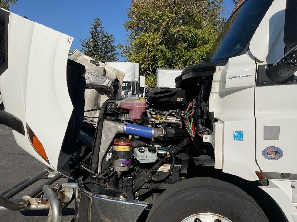 Day Cab Tractor-Heavy Duty Tractors-Freightliner-2021-T11664ST-Albany-NY-542,748\n\t\tmiles-$ 37,000 - Image 16