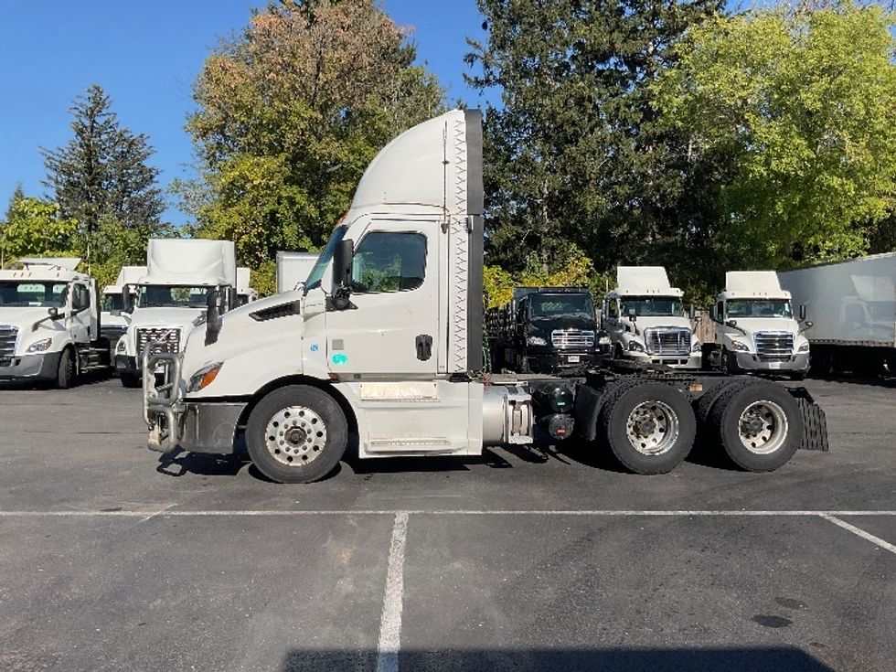 Day Cab Tractor-Heavy Duty Tractors-Freightliner-2021-T11664ST-Albany-NY-542,748\n\t\tmiles-$ 37,000 - Image 4
