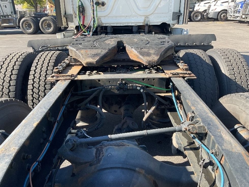 Day Cab Tractor-Heavy Duty Tractors-Freightliner-2021-T11664ST-Albany-NY-542,748\n\t\tmiles-$ 37,000 - Image 6