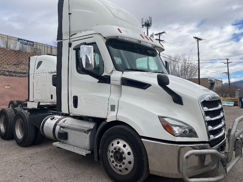 Day Cab Tractor-Heavy Duty Tractors-Freightliner-2021-T11664ST-Albuquerque-NM-419,111\n\t\tmiles-$ 57,500 - Image 1