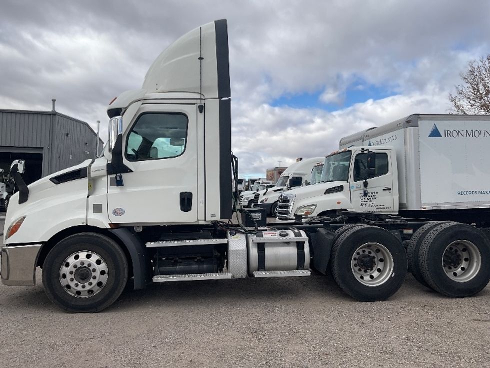 Day Cab Tractor-Heavy Duty Tractors-Freightliner-2021-T11664ST-Albuquerque-NM-419,111\n\t\tmiles-$ 57,500 - Image 4