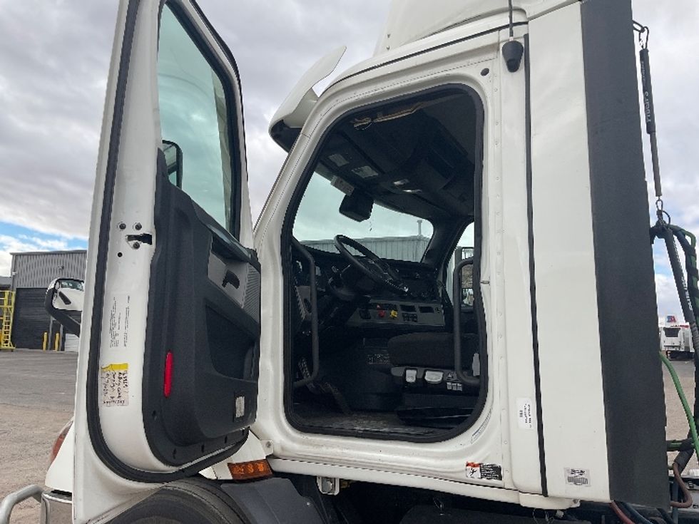 Day Cab Tractor-Heavy Duty Tractors-Freightliner-2021-T11664ST-Albuquerque-NM-419,111\n\t\tmiles-$ 57,500 - Image 9