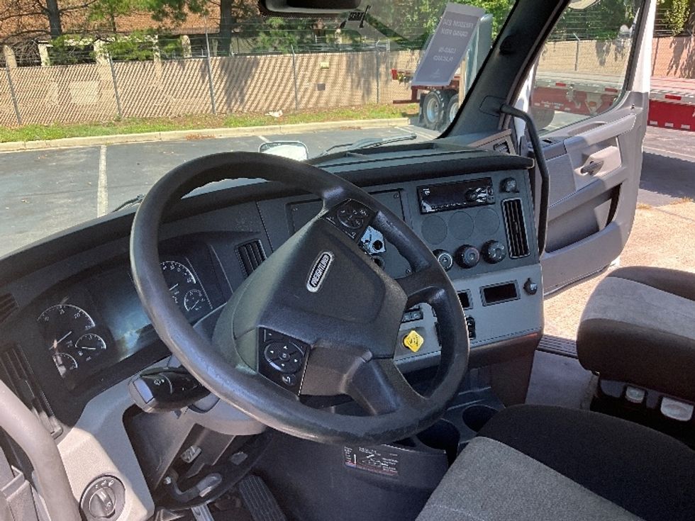 Day Cab Tractor-Heavy Duty Tractors-Freightliner-2021-T11664ST-Alexandria-VA-398,391\n\t\tmiles-$ 54,250 - Image 10