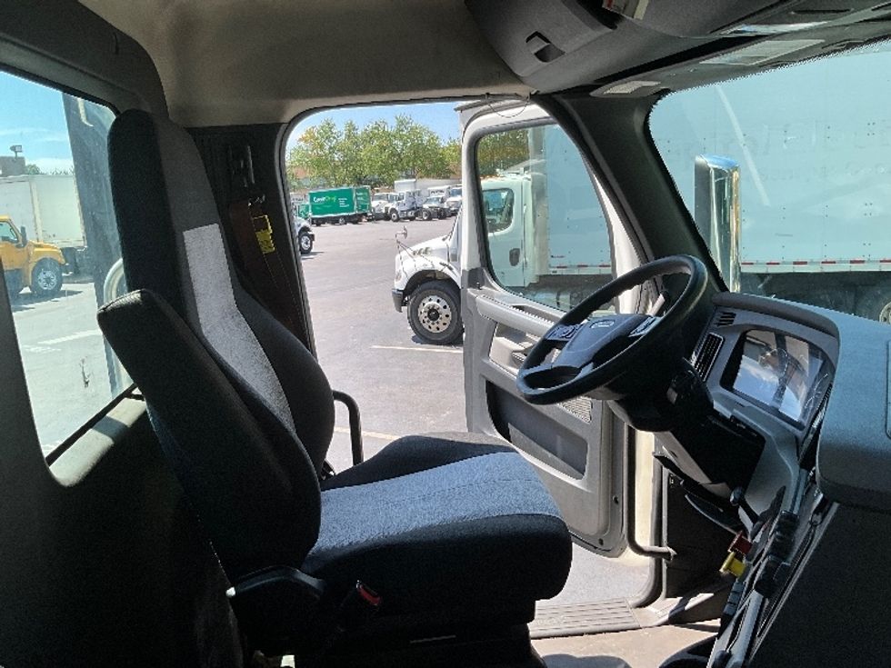 Day Cab Tractor-Heavy Duty Tractors-Freightliner-2021-T11664ST-Alexandria-VA-398,391\n\t\tmiles-$ 54,250 - Image 14