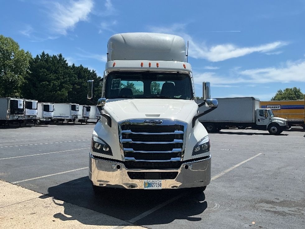Day Cab Tractor-Heavy Duty Tractors-Freightliner-2021-T11664ST-Alexandria-VA-398,391\n\t\tmiles-$ 54,250 - Image 2