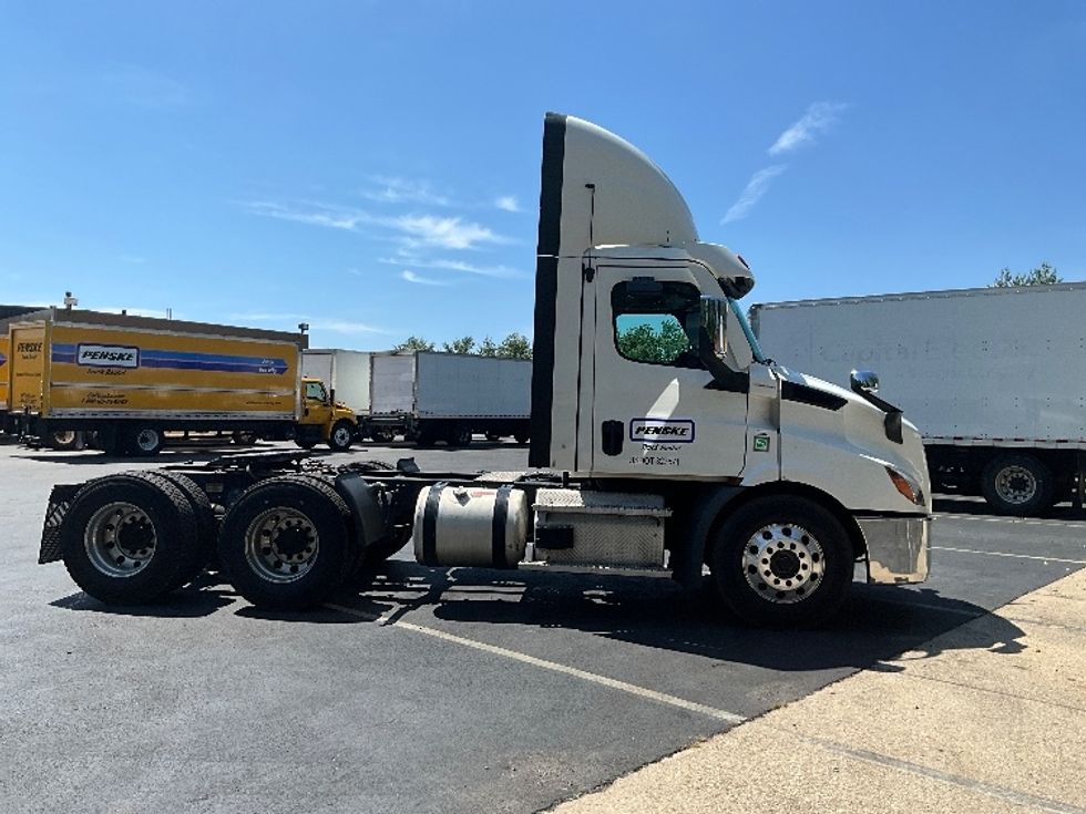 Day Cab Tractor-Heavy Duty Tractors-Freightliner-2021-T11664ST-Alexandria-VA-398,391\n\t\tmiles-$ 54,250 - Image 8