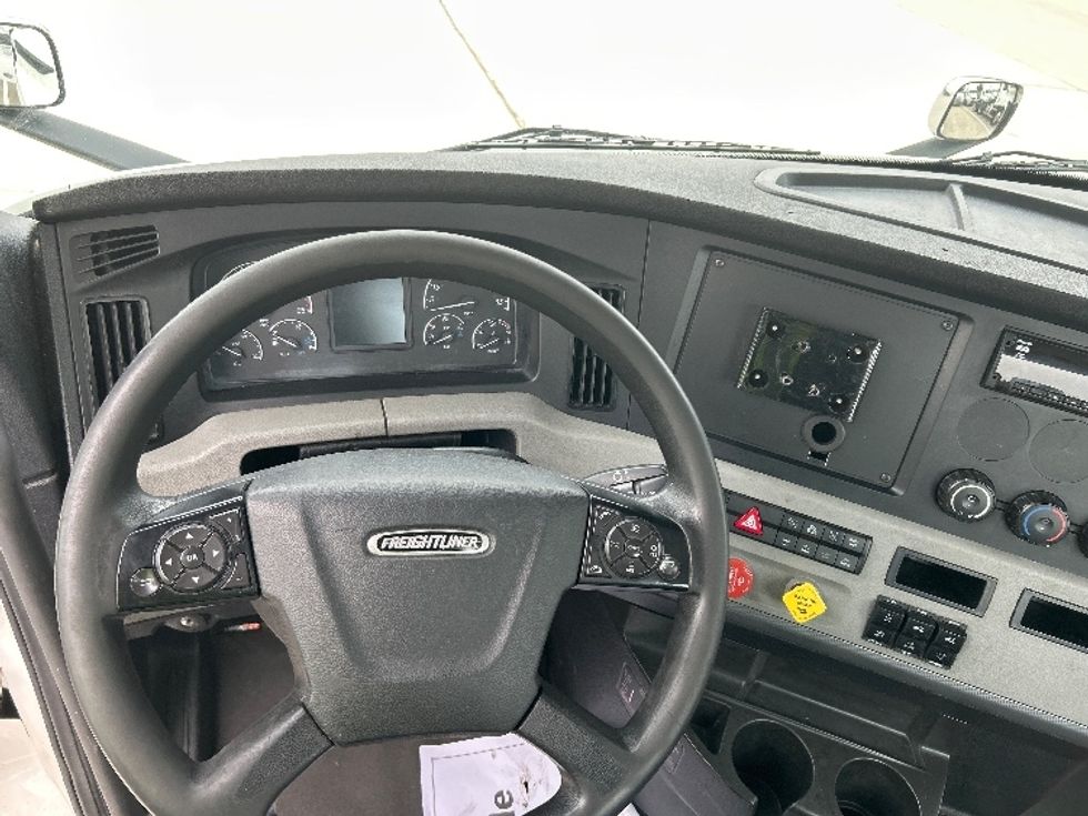 Day Cab Tractor-Heavy Duty Tractors-Freightliner-2021-T11664ST-Arlington-TX-411,774\n\t\tmiles-$ 57,500 - Image 11