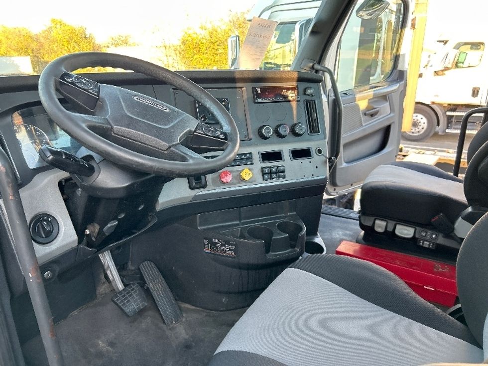 Day Cab Tractor-Heavy Duty Tractors-Freightliner-2021-T11664ST-Arlington-TX-412,080\n\t\tmiles-$ 58,500 - Image 10