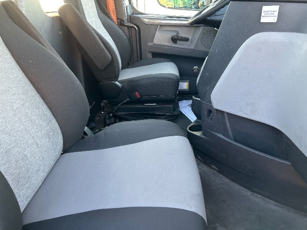 Day Cab Tractor-Heavy Duty Tractors-Freightliner-2021-T11664ST-Arlington-TX-412,080\n\t\tmiles-$ 58,500 - Image 14