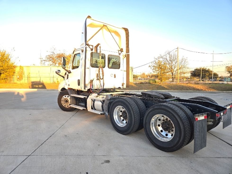 Day Cab Tractor-Heavy Duty Tractors-Freightliner-2021-T11664ST-Arlington-TX-412,080\n\t\tmiles-$ 58,500 - Image 5